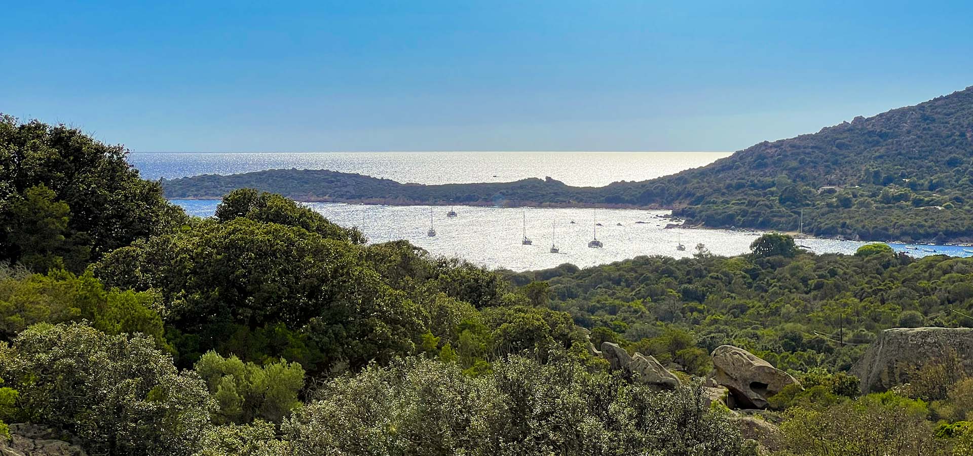 Camping kevano bungalow vue mer contre jour